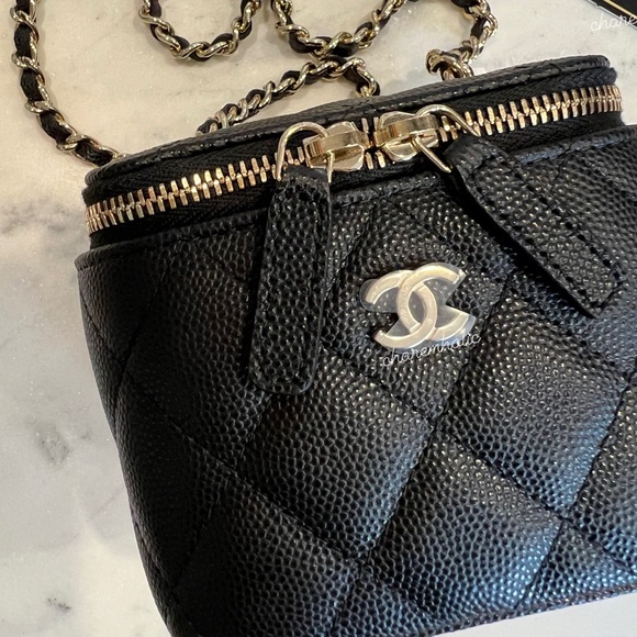 NWT! 🖤22C CHANEL Black Mini Square Vanity Grained Gold HW Chain Bag - Picture 2 of 8